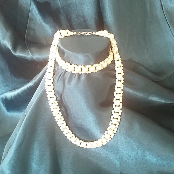 Signed Shofel Bros Mfg Co. New York Faux Pearl Necklace and Bracelet Set - Picture 2 of 3